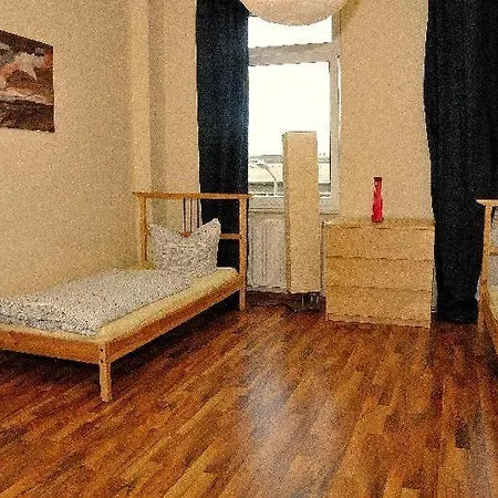 3-raum-fewo-dresden-zentrum-balkon-blick-auf-altstadt-l10 *