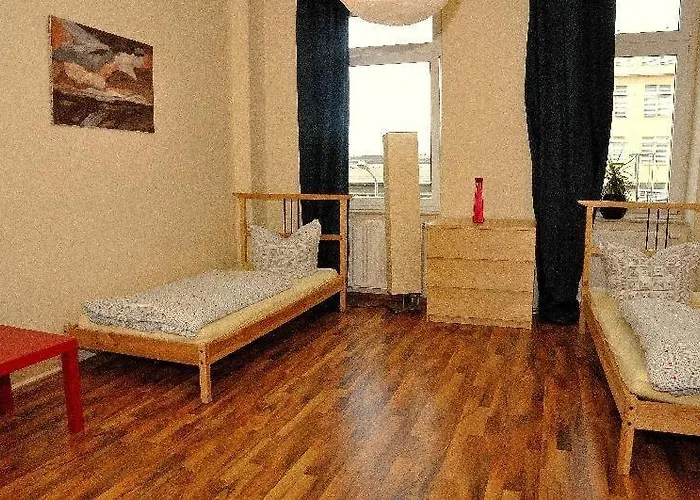 3-raum-fewo-dresden-zentrum-balkon-blick-auf-altstadt-l10 *