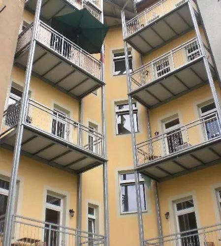 3-raum-fewo-dresden-zentrum-balkon-blick-auf-altstadt-l10 Apartman *