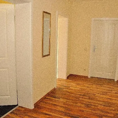 3-raum-fewo-dresden-zentrum-balkon-blick-auf-altstadt-l10 Apartamento *