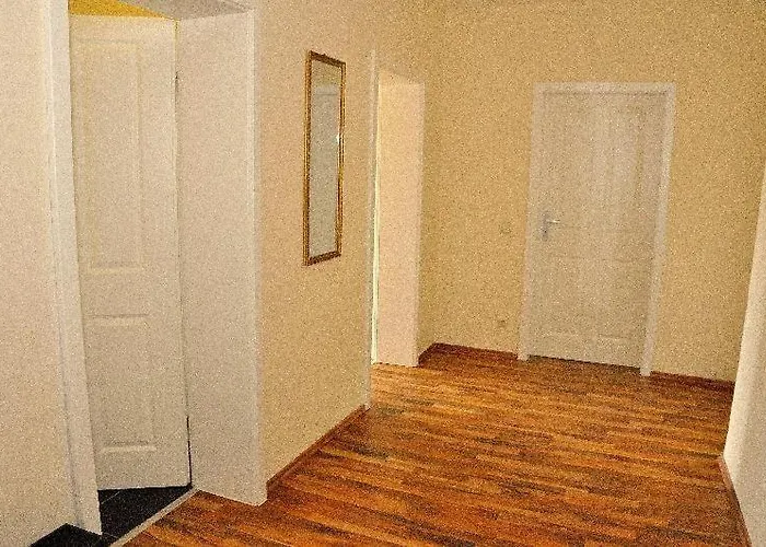 3-raum-fewo-dresden-zentrum-balkon-blick-auf-altstadt-l10 Apartamento *