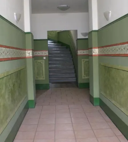 3-raum-fewo-dresden-zentrum-balkon-blick-auf-altstadt-l10 Apartamento *