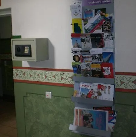 3-raum-fewo-dresden-zentrum-balkon-blick-auf-altstadt-l10 * Drezno